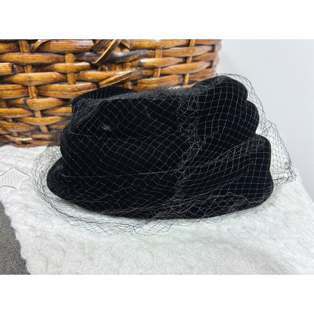 Vintage 1950s Eva Mae Modes Black Velvet Pillbox Hat Birdcage Veil Medium